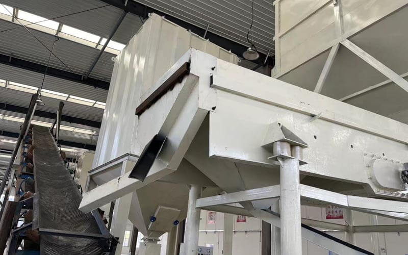 Dust free powder sieve