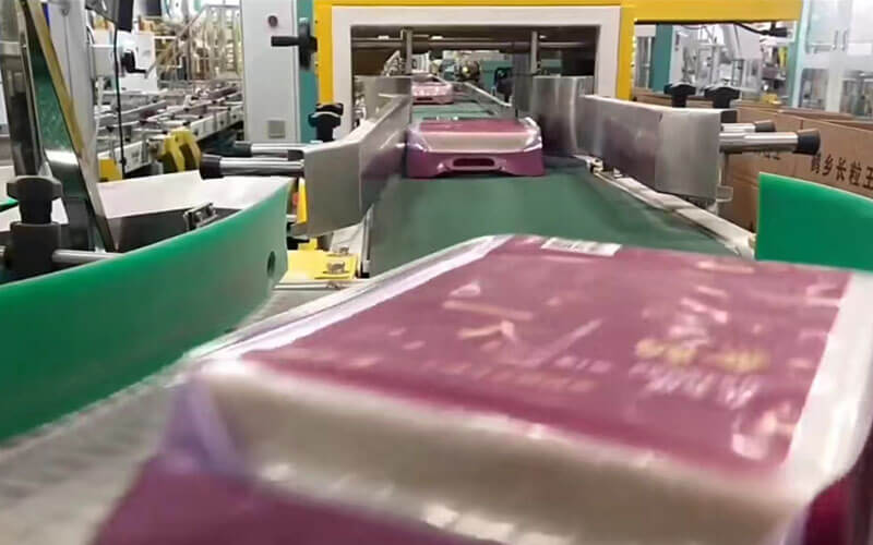 Finished products of different grades are repackaged, packed and stacked